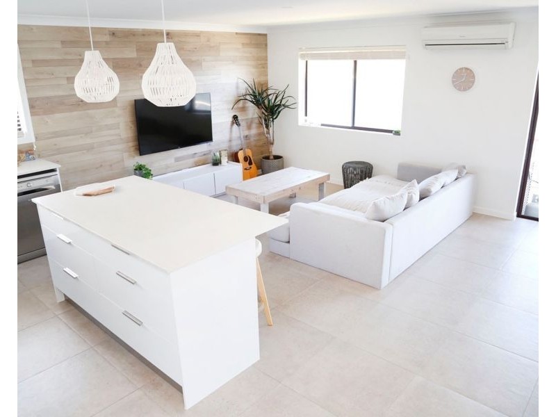 9/33-35 Duet Drive, Mermaid Waters QLD 4218