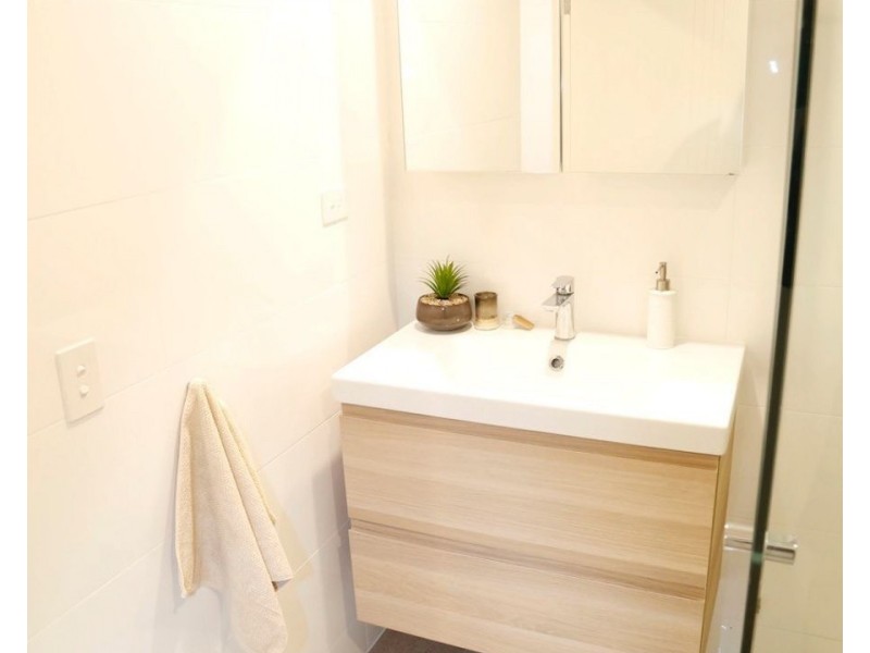 9/33-35 Duet Drive, Mermaid Waters QLD 4218