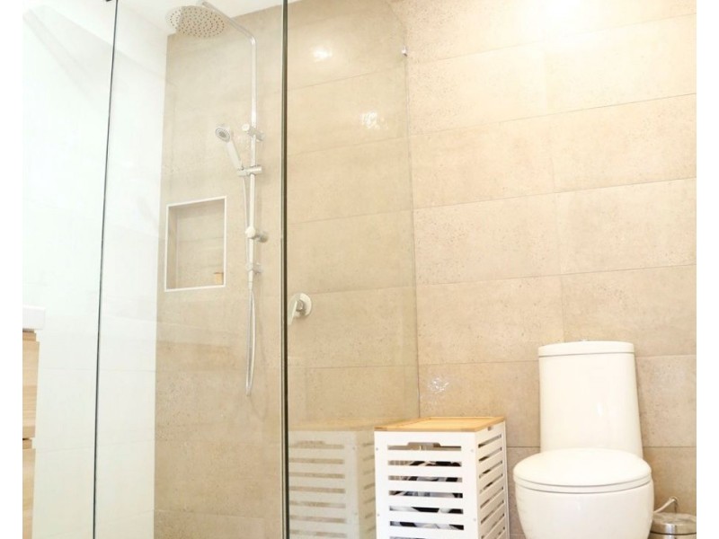 9/33-35 Duet Drive, Mermaid Waters QLD 4218