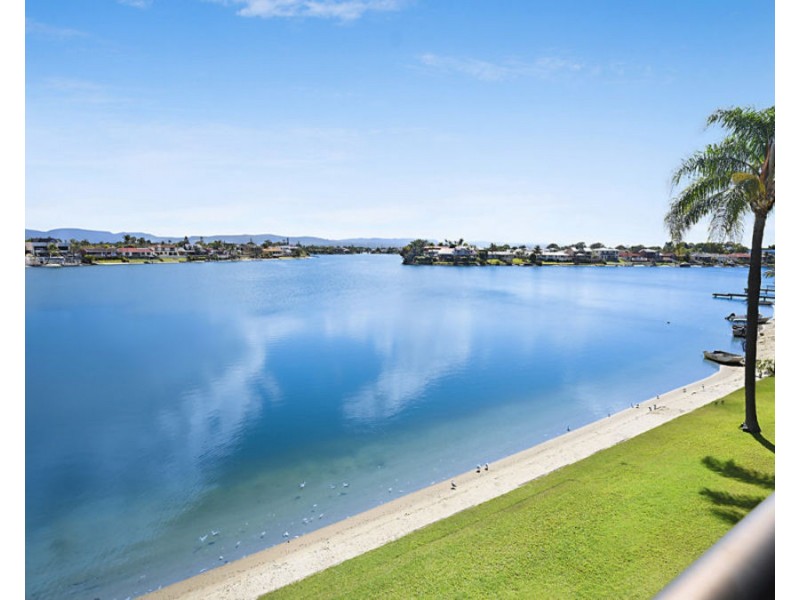 9/33-35 Duet Drive, Mermaid Waters QLD 4218