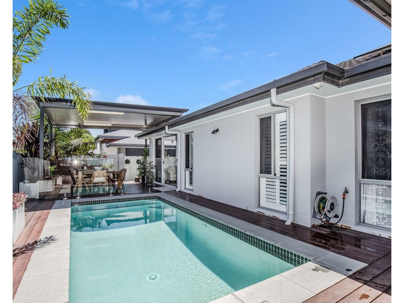 2 View Line Terrace, Hope Island QLD 4212