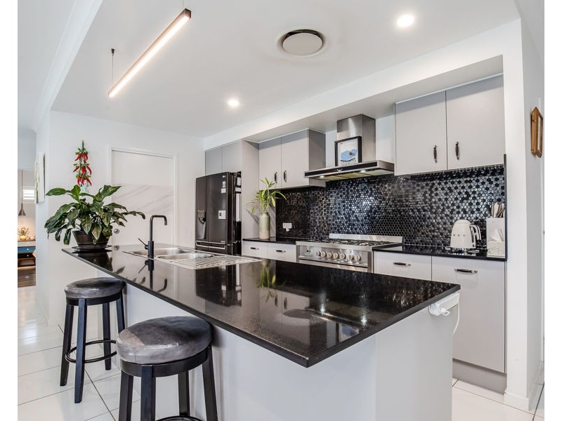 2 View Line Terrace, Hope Island QLD 4212