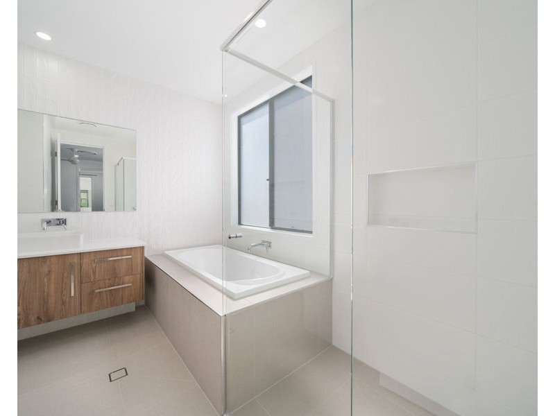 5 Besson St, Stafford Heights QLD 4053