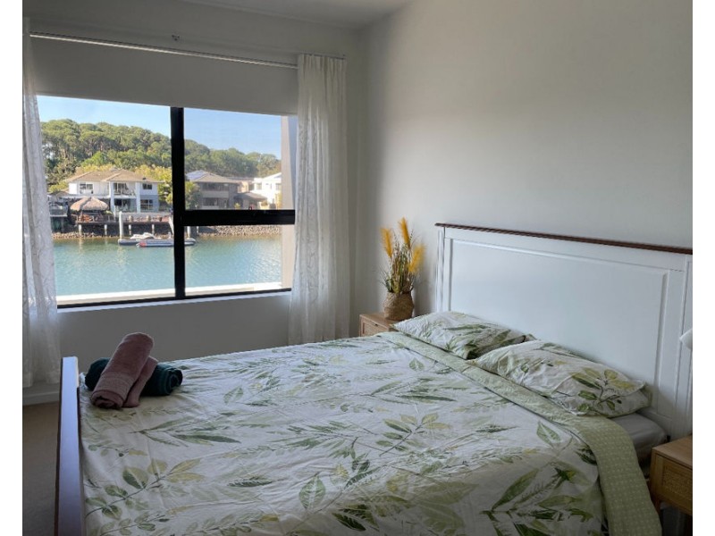 16 Bluewater Court, Hope Island QLD 4212