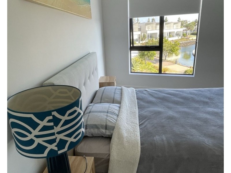 16 Bluewater Court, Hope Island QLD 4212