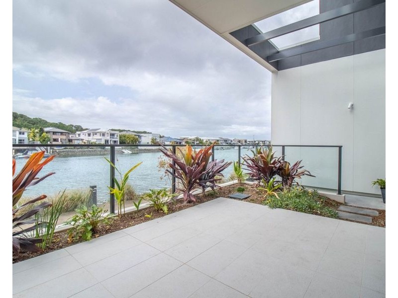 16 Bluewater Court, Hope Island QLD 4212