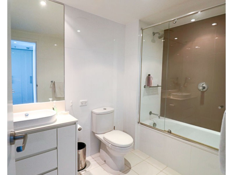 24404/3113 Gold Coast Highway, Surfers Paradise QLD 4217