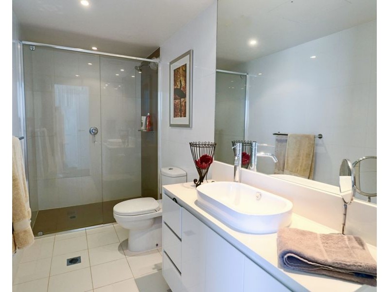 24404/3113 Gold Coast Highway, Surfers Paradise QLD 4217