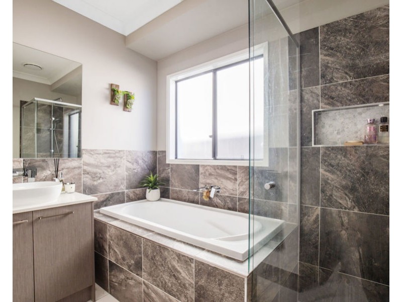 18 Foley Crescent, Pimpama QLD 4209