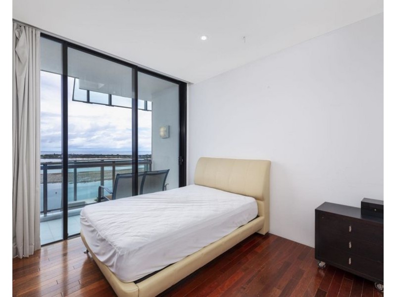 1802/230 Marine Parade, Labrador QLD 4215