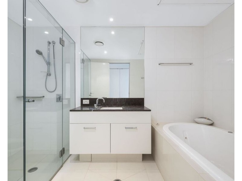 1802/230 Marine Parade, Labrador QLD 4215