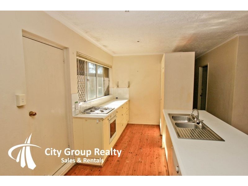 1 Cooleroo Crescent, Southport QLD 4215