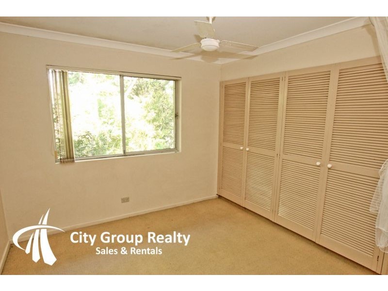 1 Cooleroo Crescent, Southport QLD 4215
