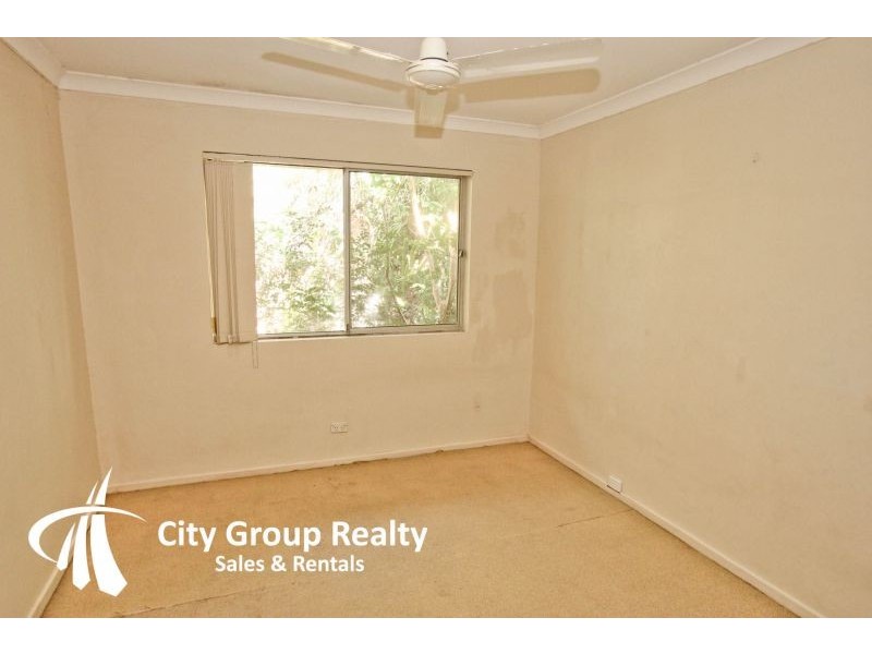 1 Cooleroo Crescent, Southport QLD 4215