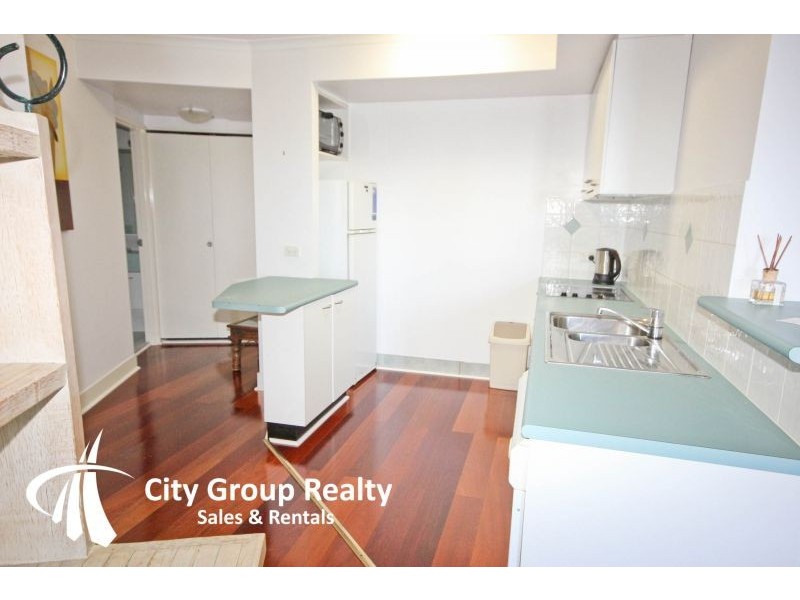 104/30 Surf Parade, Broadbeach QLD 4218