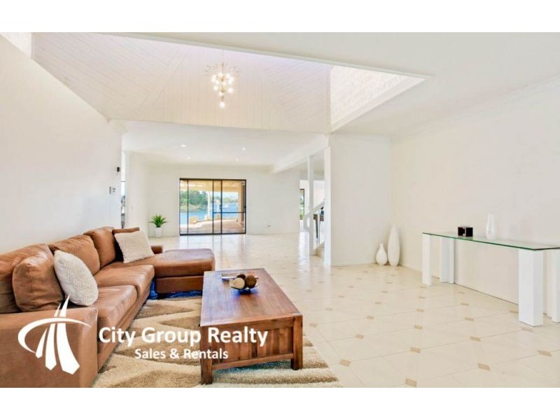 62 Waitomo Street, Broadbeach Waters QLD 4218