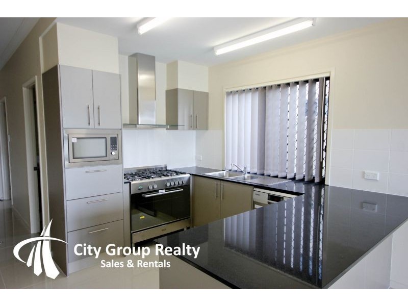 7 Elizabeth Crescent, Varsity Lakes QLD 4227