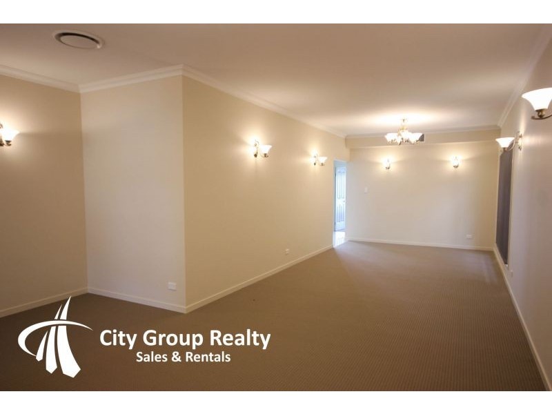 7 Elizabeth Crescent, Varsity Lakes QLD 4227