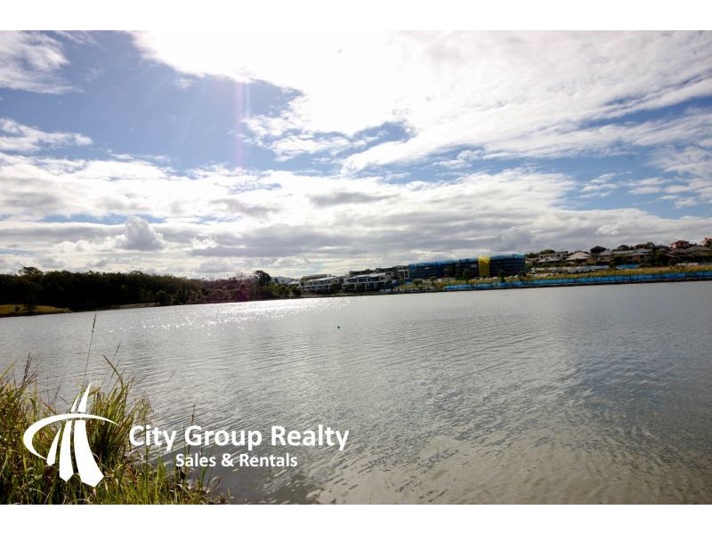 7 Elizabeth Crescent, Varsity Lakes QLD 4227