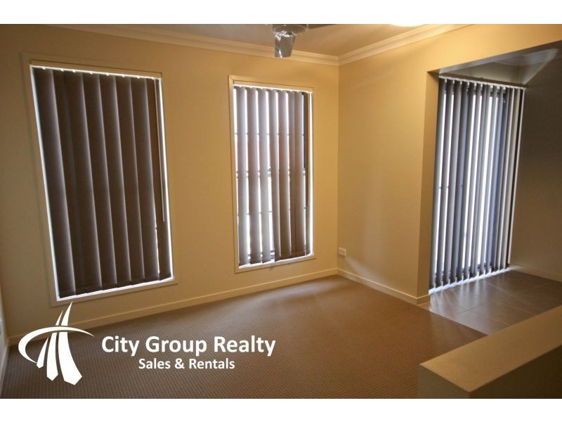7 Elizabeth Crescent, Varsity Lakes QLD 4227