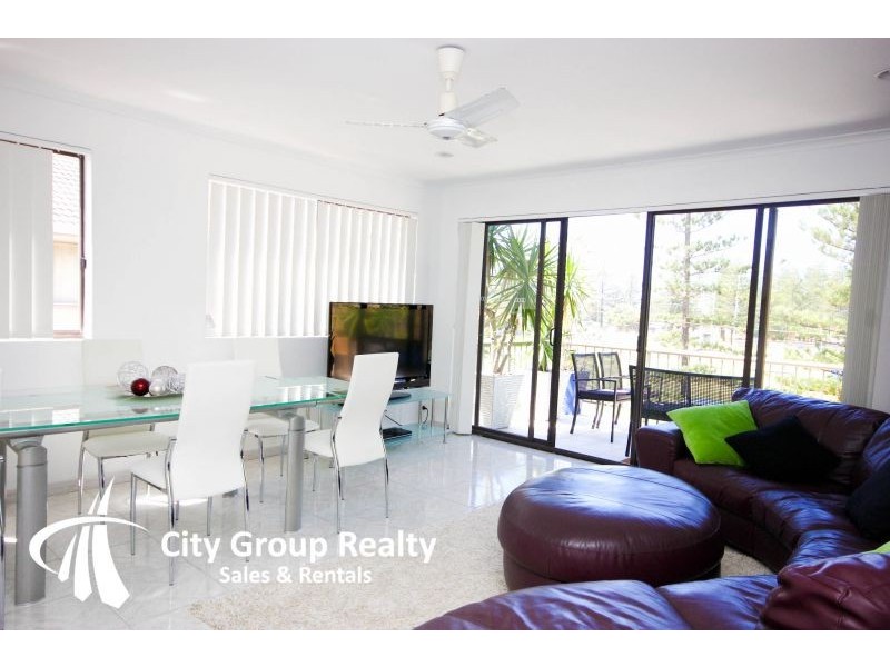 152 Surf Parade, Broadbeach QLD 4218