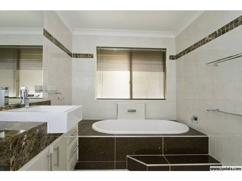 1030. Lakeview Terrace, Benowa QLD 4217