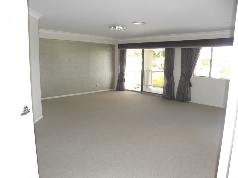 1030. Lakeview Terrace, Benowa QLD 4217