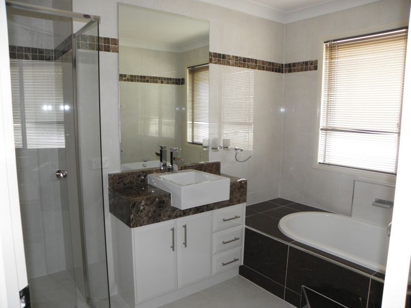 1030. Lakeview Terrace, Benowa QLD 4217
