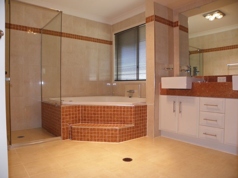 1030. Lakeview Terrace, Benowa QLD 4217