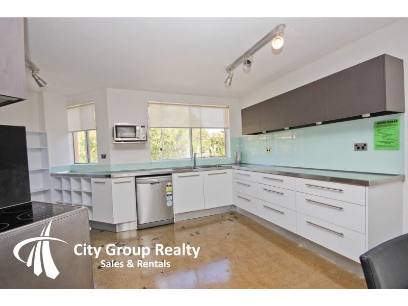 33 Beach Parade, Broadbeach QLD 4218