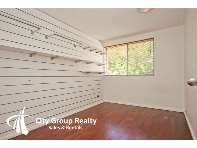 33 Beach Parade, Broadbeach QLD 4218