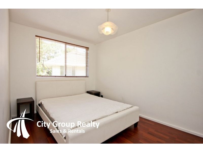 33 Beach Parade, Broadbeach QLD 4218