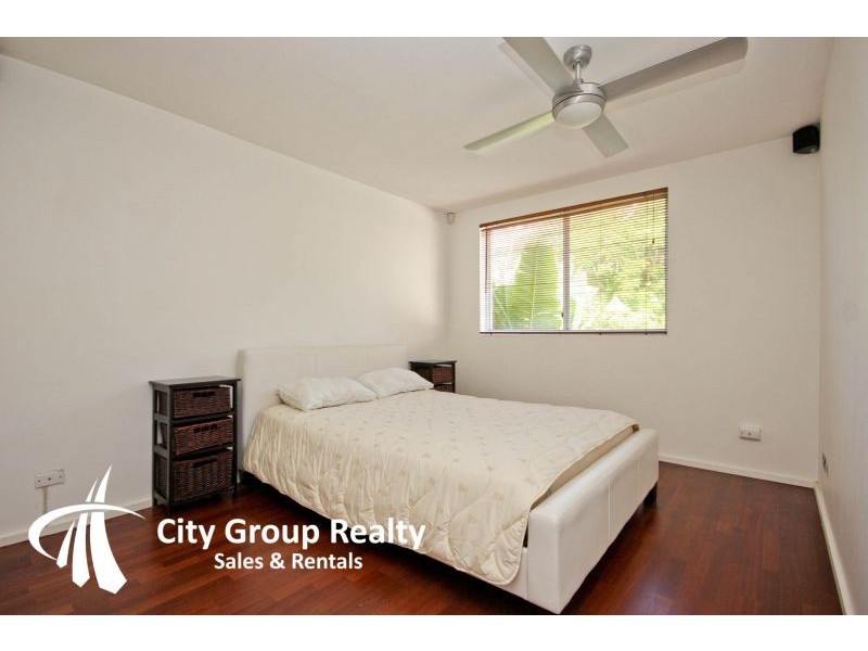 33 Beach Parade, Broadbeach QLD 4218