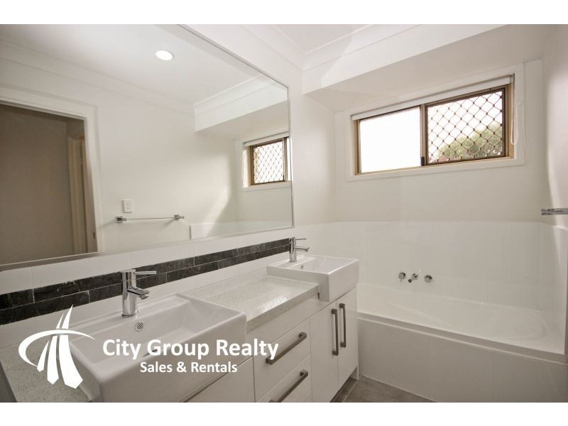 1 14 Styer Circuit, Burleigh Waters QLD 4220