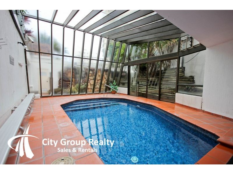 4 Britannia Avenue, Broadbeach QLD 4218