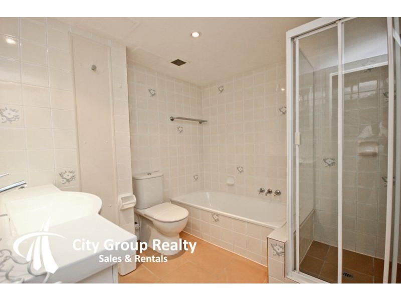 4 Britannia Avenue, Broadbeach QLD 4218