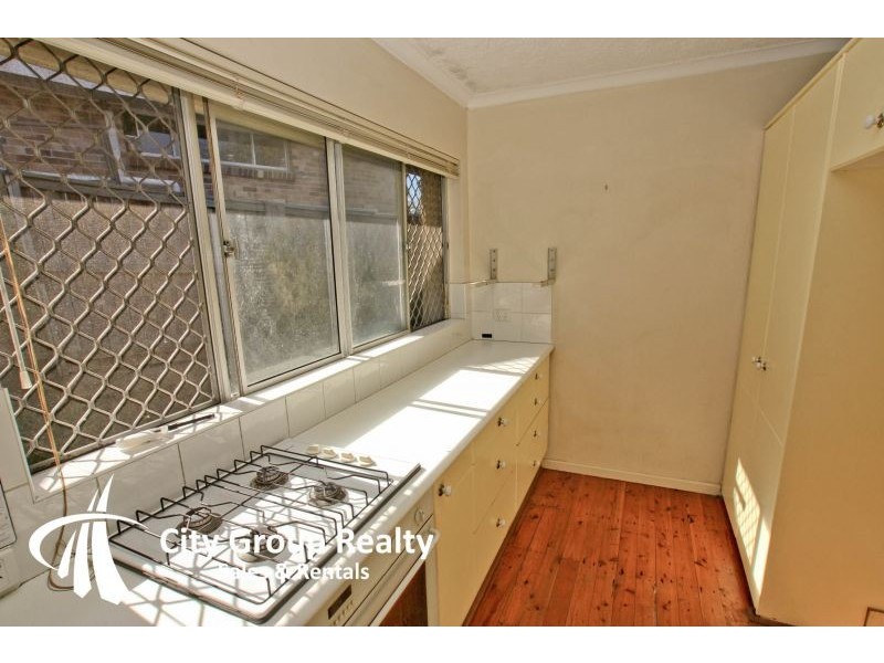 1 Cooleroo Crescent, Southport QLD 4215
