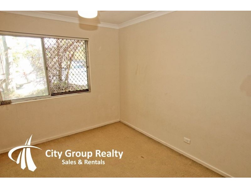 1 Cooleroo Crescent, Southport QLD 4215