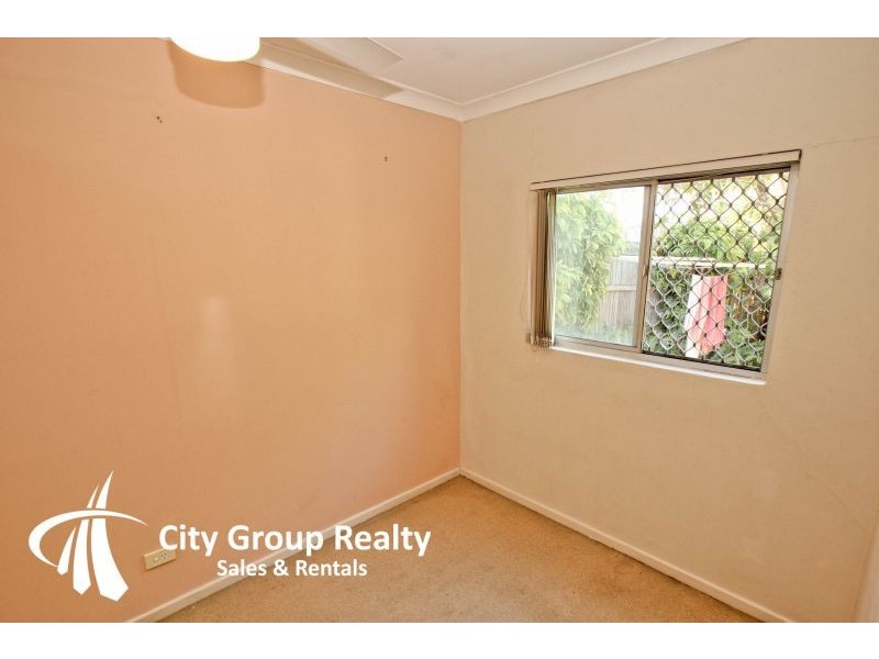 1 Cooleroo Crescent, Southport QLD 4215