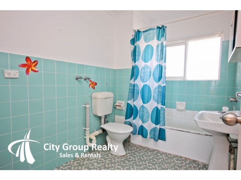 136 Old Burleigh Road, Broadbeach QLD 4218