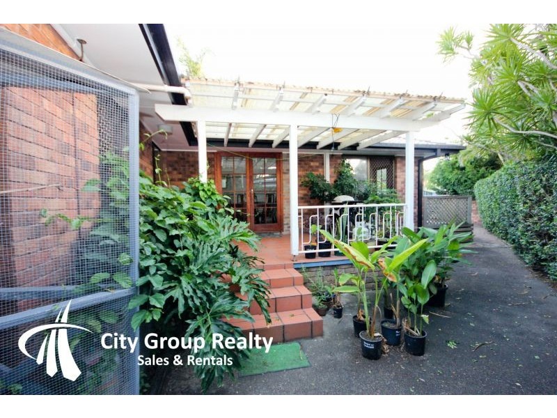 32 Ilkinia Avenue, Broadbeach Waters QLD 4218