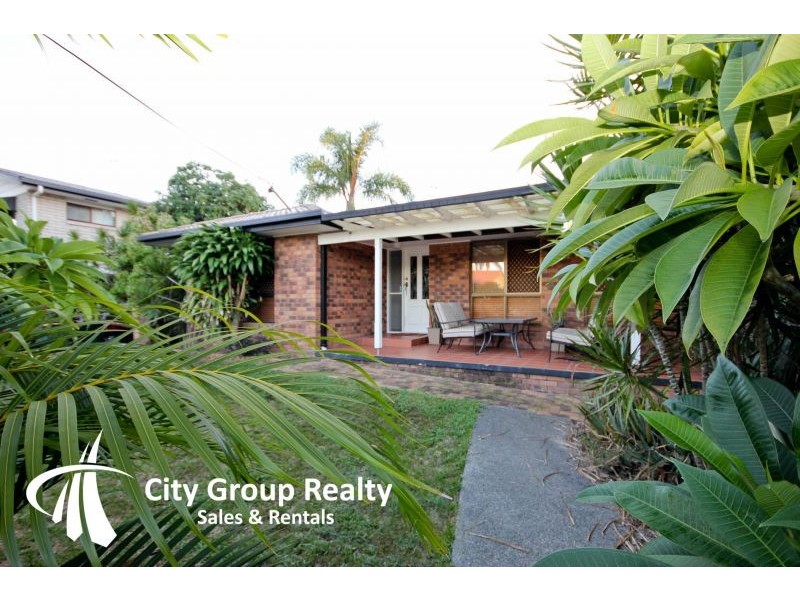 32 Ilkinia Avenue, Broadbeach Waters QLD 4218
