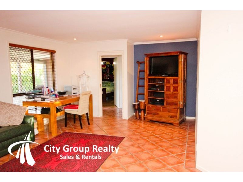 32 Ilkinia Avenue, Broadbeach Waters QLD 4218