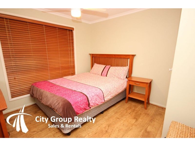 32 Ilkinia Avenue, Broadbeach Waters QLD 4218
