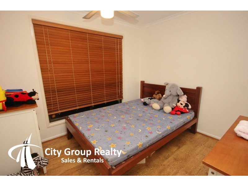 32 Ilkinia Avenue, Broadbeach Waters QLD 4218