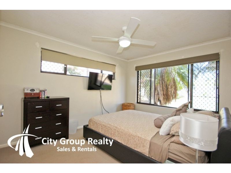12 Oceanic Drive, Mermaid Waters QLD 4218