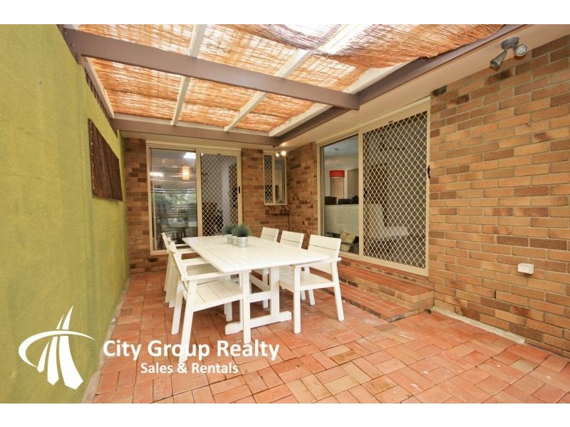 2/68 Galeen Drive, Burleigh Waters QLD 4220