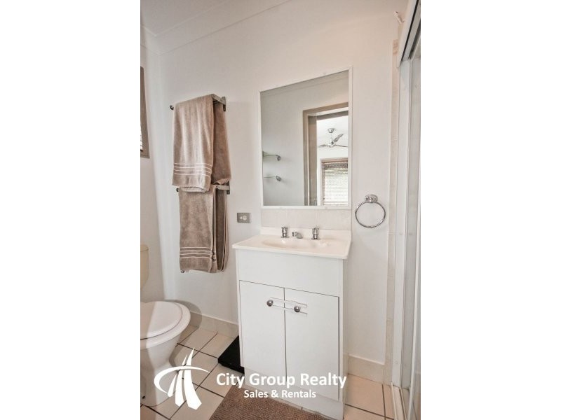 2/68 Galeen Drive, Burleigh Waters QLD 4220