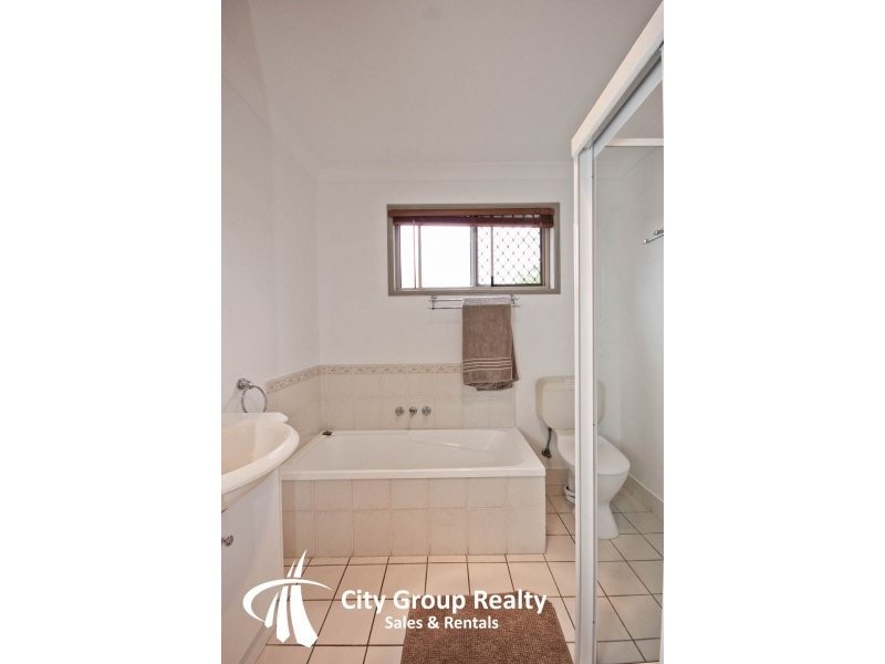 2/68 Galeen Drive, Burleigh Waters QLD 4220