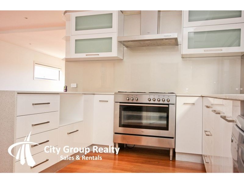 153 K P Mcgrath Drive, Elanora QLD 4221